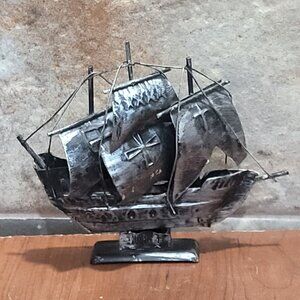 Vintage Pirate Ship Santa Maria Metal Boat Desk Shelf Decor